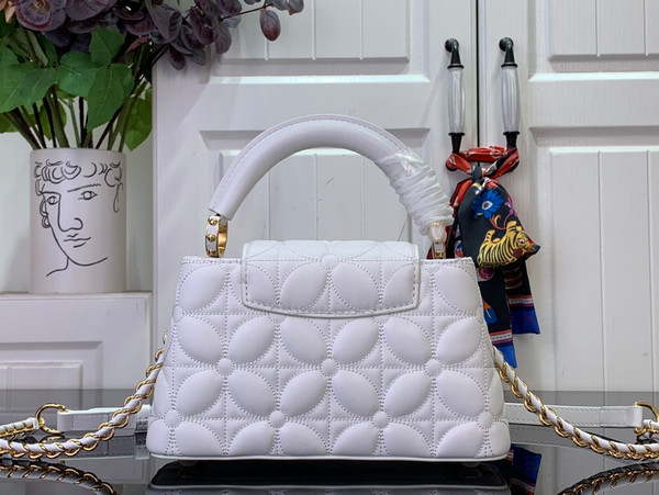 Louis Vuitton Capucines East-West Mini 22cm Lambskin Leather M25283, White