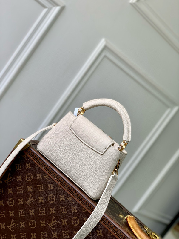 Louis Vuitton Capucines BB Bag 21cm Taurillon Leather M25087, Quartz
