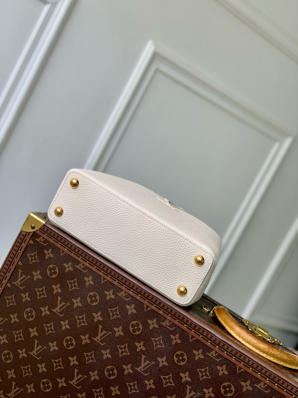 Louis Vuitton Capucines MM Bag 27cm Taurillon Leather M25087, Quartz
