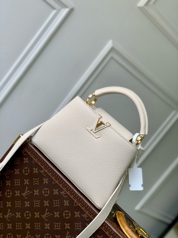 Louis Vuitton Capucines MM Bag 27cm Taurillon Leather M25087, Quartz