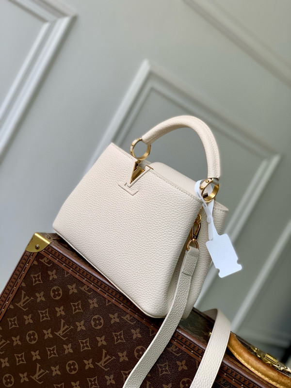 Louis Vuitton Capucines MM Bag 27cm Taurillon Leather M25087, Quartz