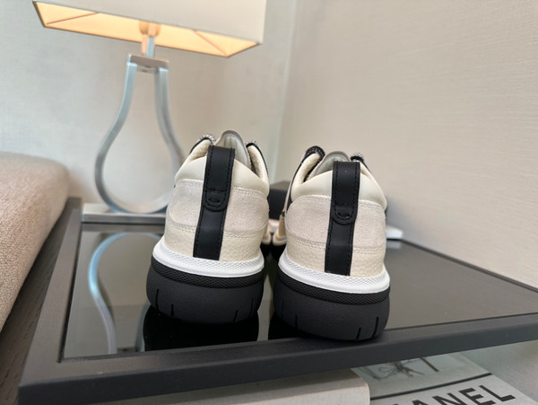 Chanel Sneakers Women Calfskin Suede Calfskin & Lambskin Fall-Winter 2025-2026 Pre-Collection, Off White & Black