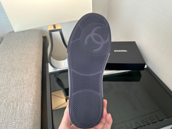 Chanel Sneakers Women Calfskin Fall-Winter 2025-2026 Pre-Collection, White & Black