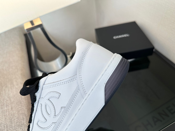 Chanel Sneakers Women Calfskin Fall-Winter 2025-2026 Pre-Collection, White & Black