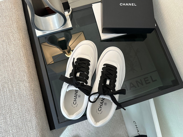 Chanel Sneakers Women Calfskin Fall-Winter 2025-2026 Pre-Collection, White & Black