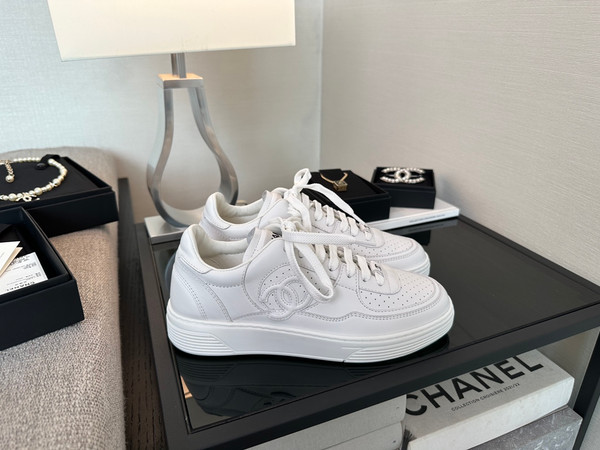Chanel Sneakers Women Calfskin Fall-Winter 2025-2026 Pre-Collection, White
