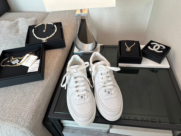 Chanel Sneakers Women Calfskin Fall-Winter 2025-2026 Pre-Collection, White
