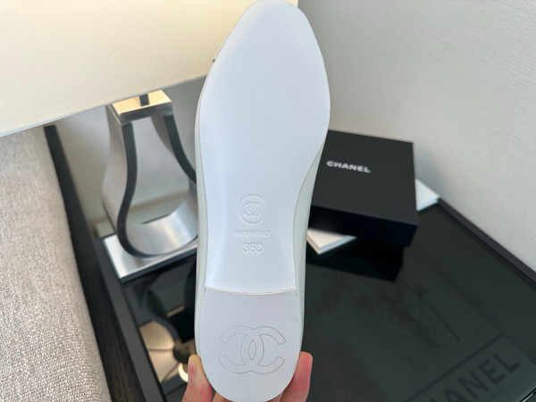 Chanel Mary Jane Ballet Flats Women Patent Calfskin 2024/25 Métiers D'art Collection, White