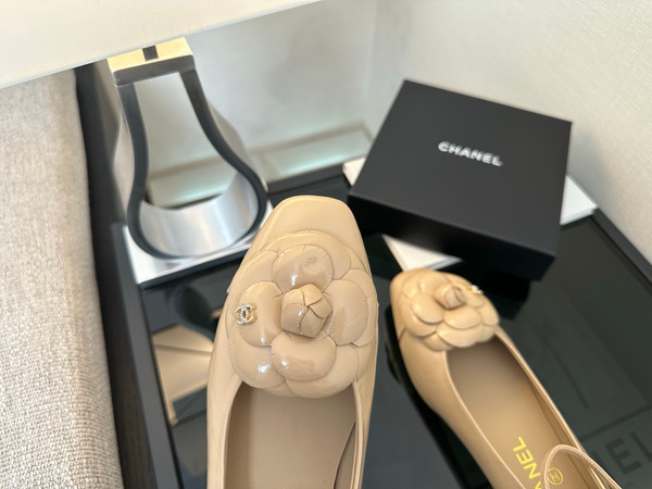 Chanel Mary Jane Ballet Flats Women Patent Calfskin 2024/25 Métiers D'art Collection, Beige