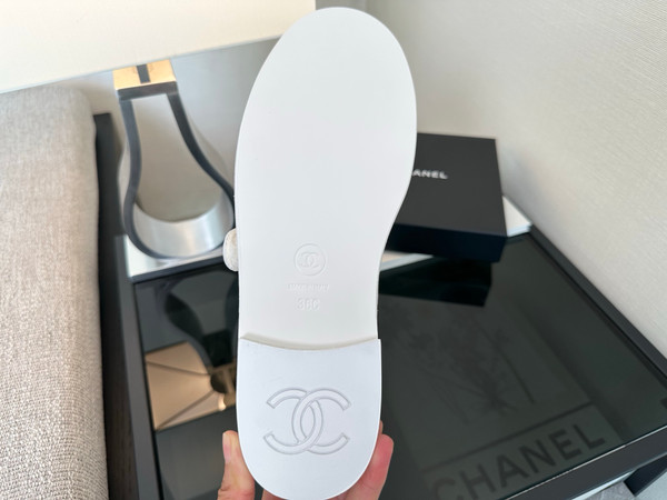 Chanel Mary Jane Ballet Flats Women Shearling Fur, Calfskin 2024/25 Métiers D'art Collection, Off White