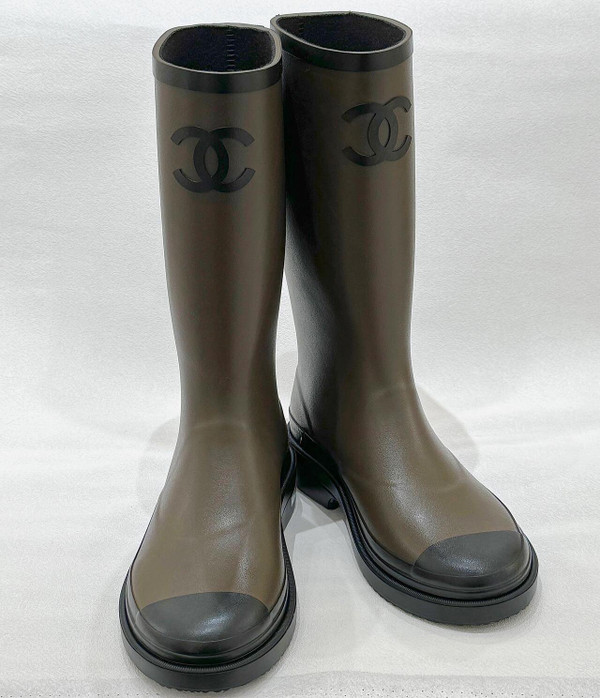 Chanel PVC Rainboots Women Calfskin 2024/2025 Métiers D'art Collection, Olive/Black