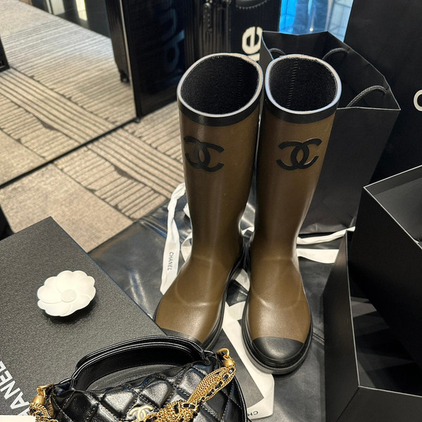 Chanel PVC Rainboots Women Calfskin 2024/2025 Métiers D'art Collection, Olive/Black