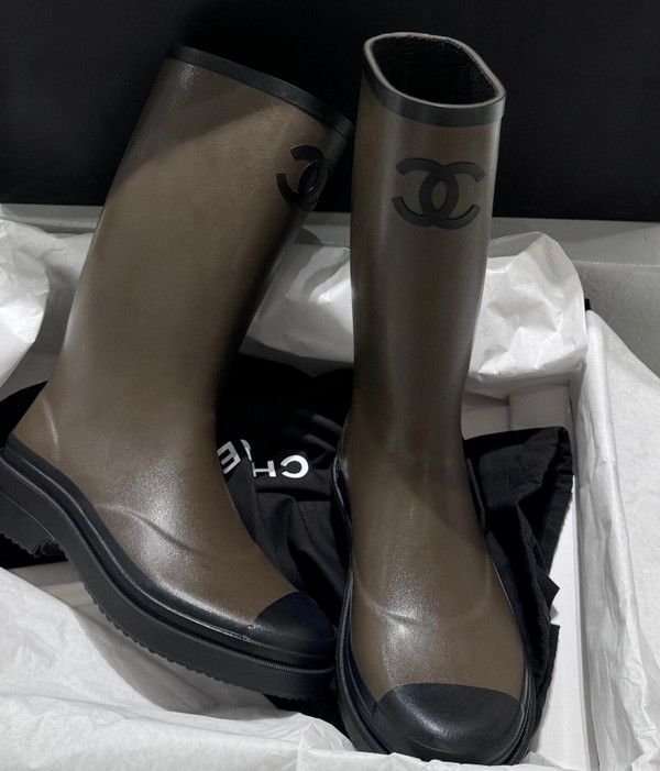 Chanel PVC Rainboots Women Calfskin 2024/2025 Métiers D'art Collection, Olive/Black