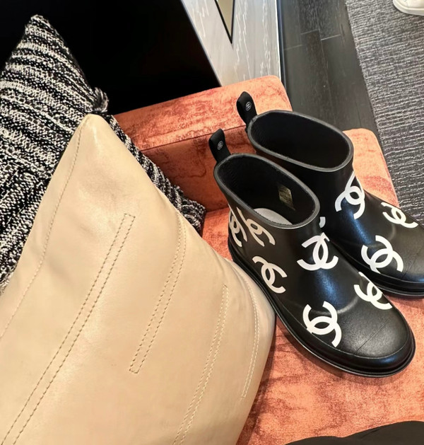 Chanel Ankle PVC Rainboots Women Calfskin 2024/2025 Métiers D'art Collection, Black/White