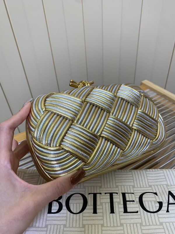 Bottega Veneta Women’s Knot Clutch Bag Two-Tone Intrecciato Metallic Leather Gold