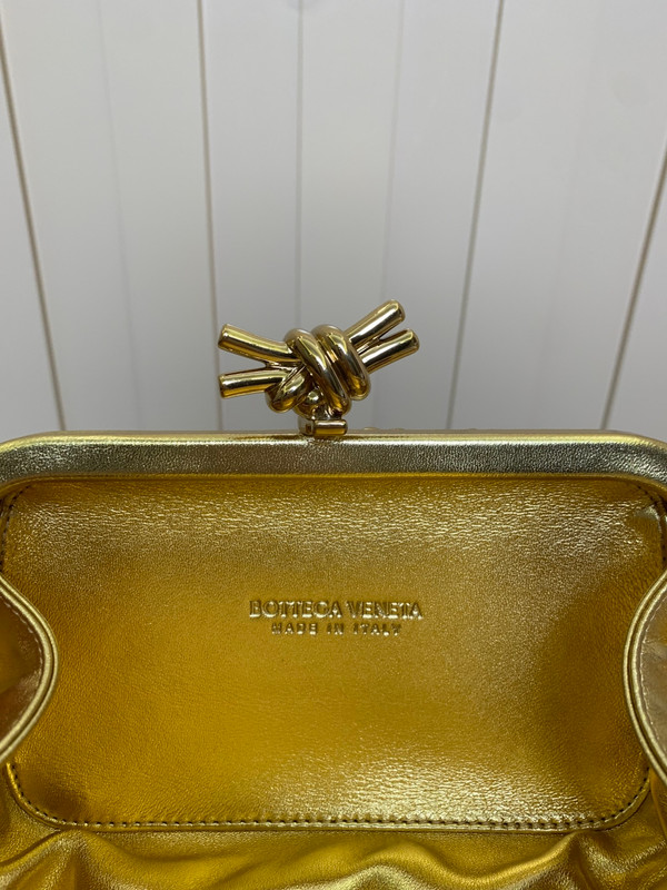 Bottega Veneta Women’s Knot Clutch Bag Intrecciato Metallic Leather Gold