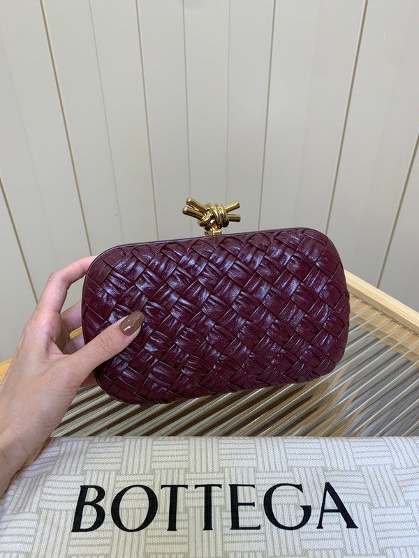 Bottega Veneta Women’s Knot Clutch Bag Intrecciato Metallic Leather Burgundy
