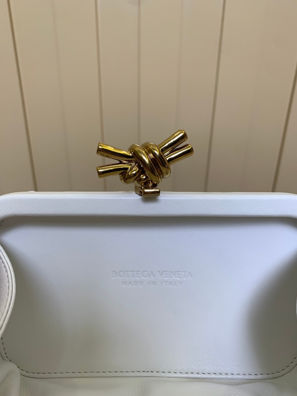 Bottega Veneta Women’s Knot Clutch Bag Intrecciato Metallic Leather White