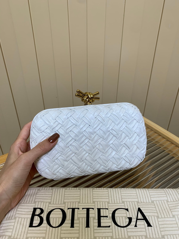 Bottega Veneta Women’s Knot Clutch Bag Intrecciato Metallic Leather White
