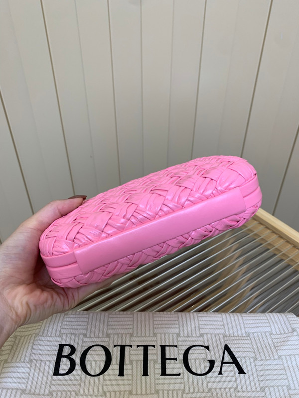 Bottega Veneta Women’s Knot Clutch Bag Intrecciato Metallic Leather Bubblegum Pink