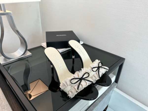 Chanel Kitten Heel Womens, Calfskin Fall-Winter 2025-2026 Pre-Collection, White & Black