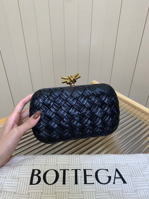 Bottega Veneta Women’s Knot Clutch Bag Intrecciato Metallic Leather Black