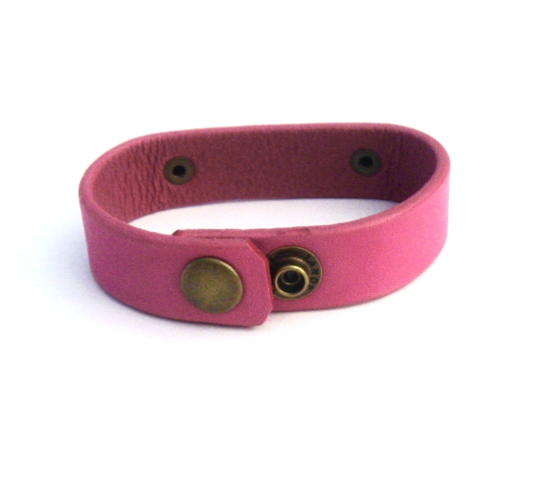 Pink cuff bracelet with gold believe accent and snap - Zemado display picture 1