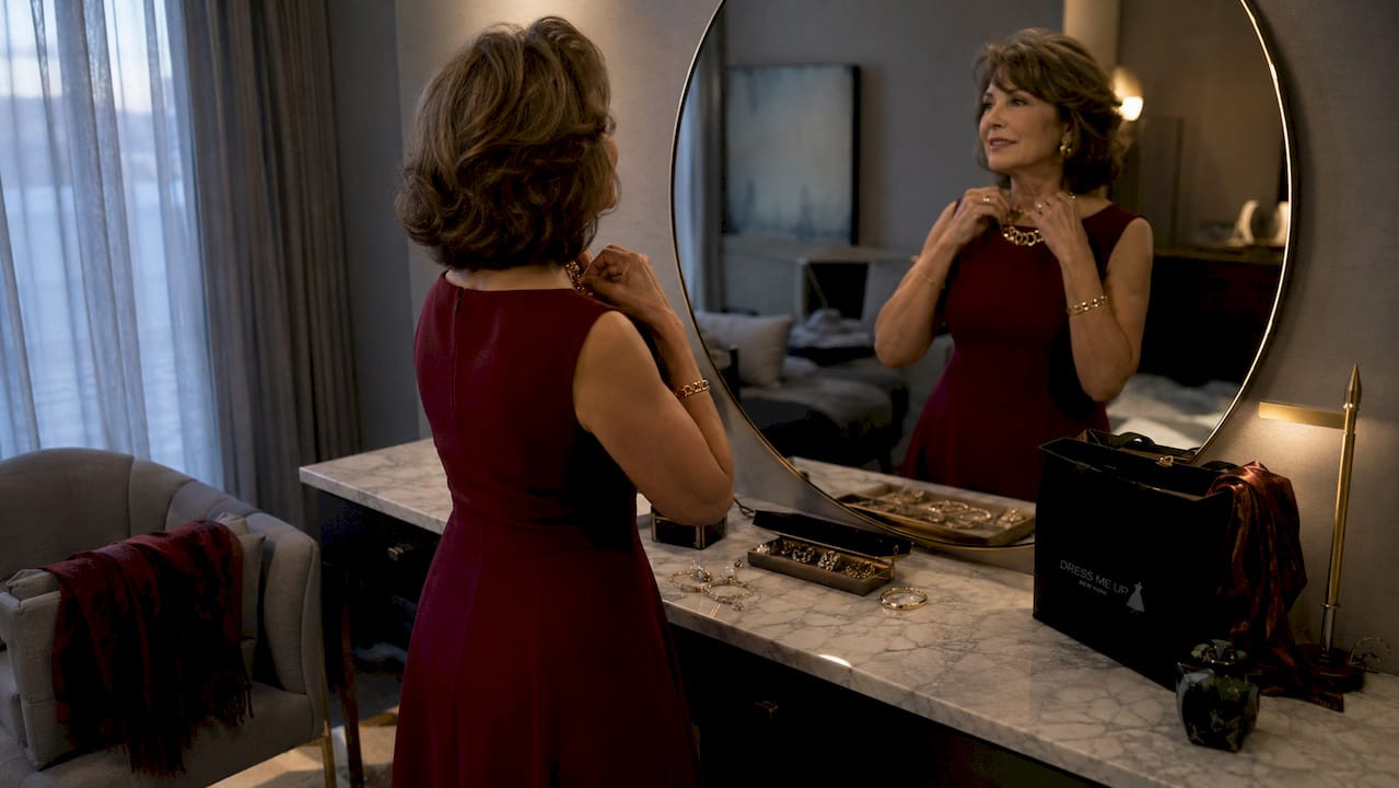 Evening Wear for Mature Women: Style and Fit Guide