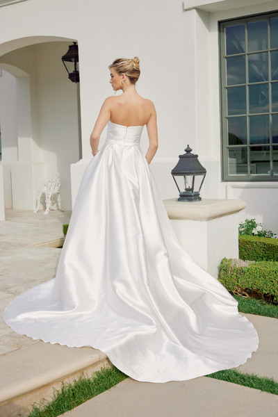 Nox Anabel JE1075 V-Crossover Sweetheart Neckline Gown