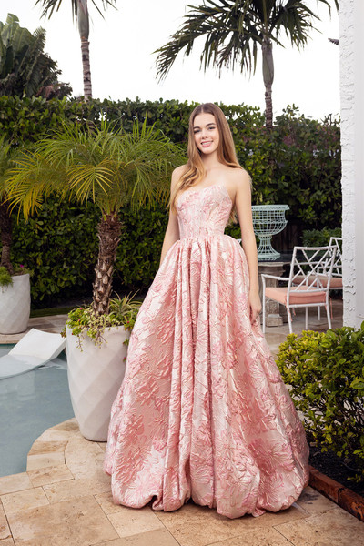 Portia and Scarlett XO180 Sweetheart Neck Strapless Dress