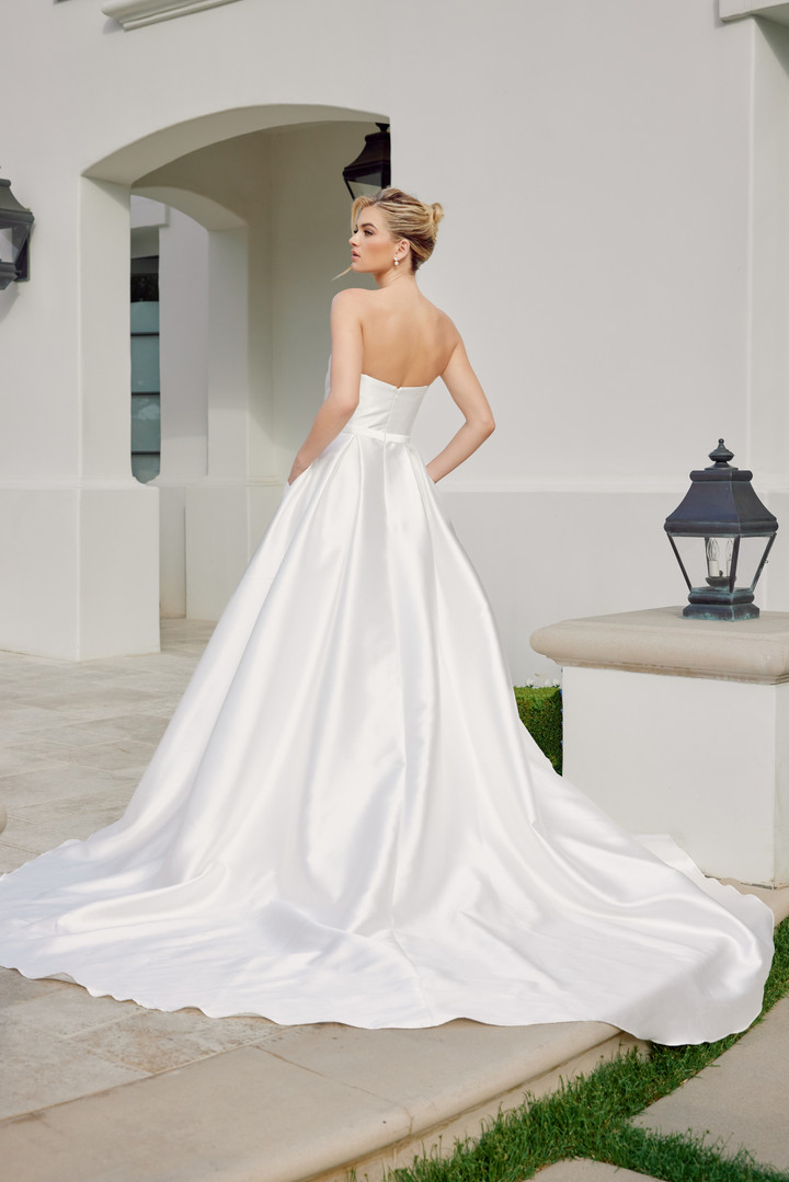 Nox Anabel JE1075 V-Crossover Sweetheart Neckline Gown