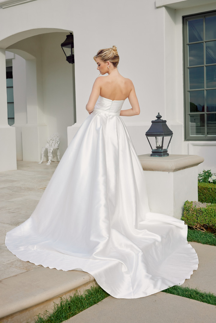 Nox Anabel JE1075 V-Crossover Sweetheart Neckline Gown