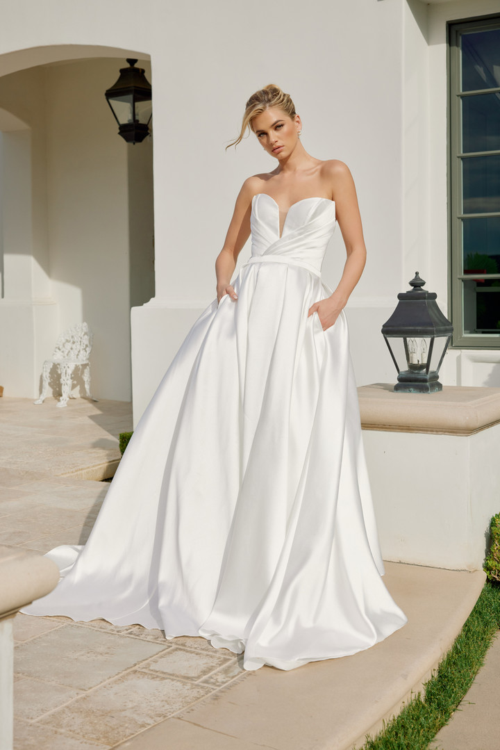 Nox Anabel JE1075 V-Crossover Sweetheart Neckline Gown