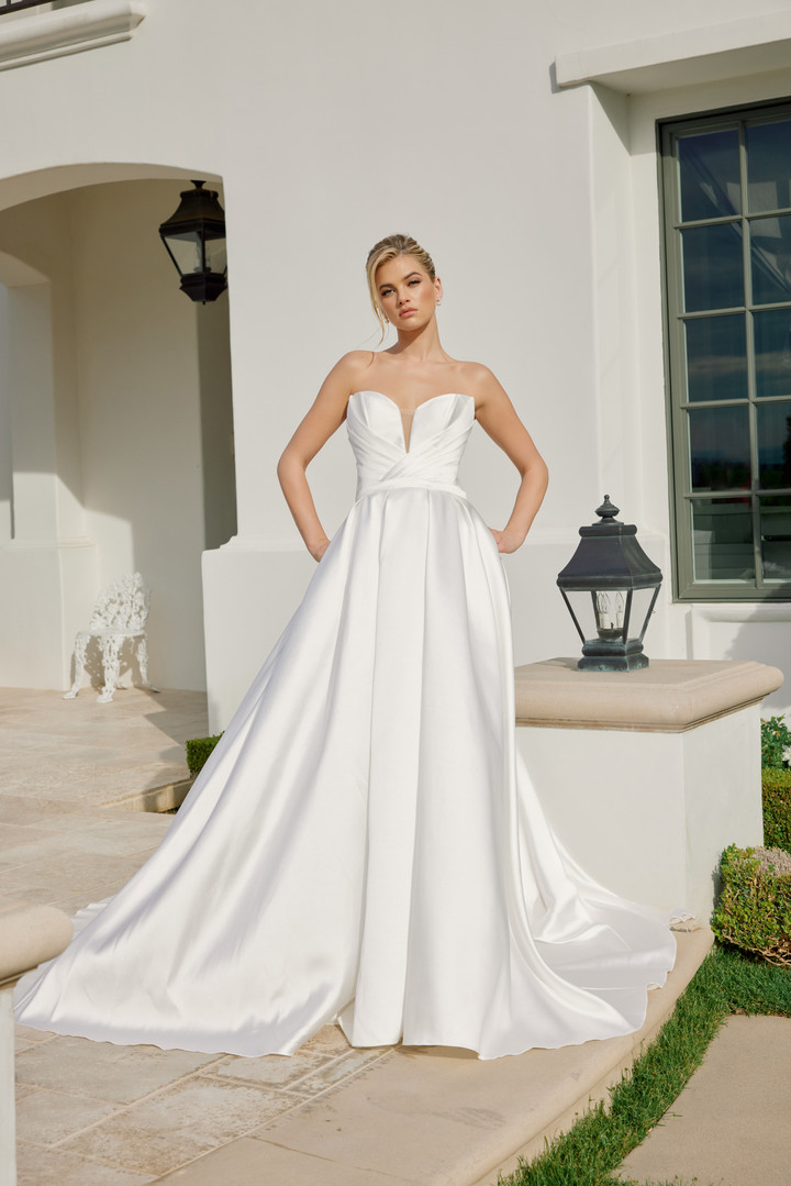 Nox Anabel JE1075 V-Crossover Sweetheart Neckline Gown