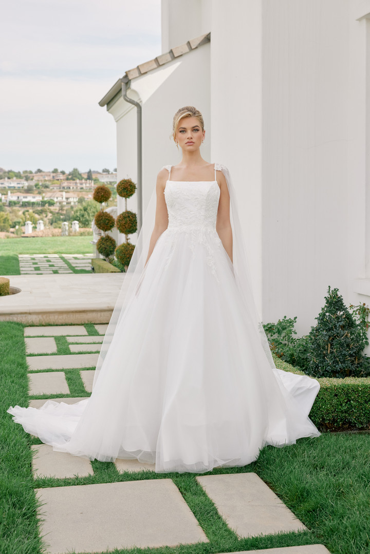 Nox Anabel JW1052 Tulle Straight Neck Floating Sleeves Gown