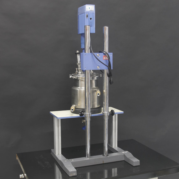 IKA LR-2 ST reactor system for controlled mixing and heating