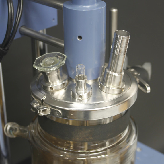 IKA Eurostar Power Control-Visc P7 overhead stirrer on reactor