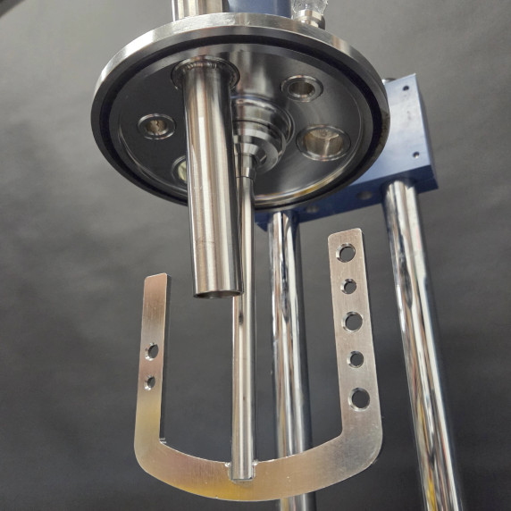 IKA LR-2 ST stainless steel reactor shaft and vessel detail