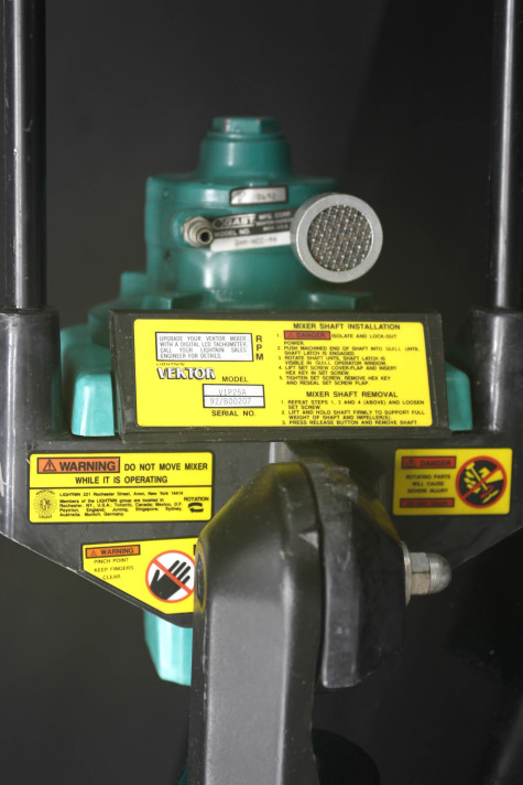 Lightnin Vektor V1P25A portable tank mixer