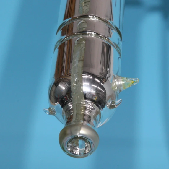 Bottom 35/25 spherical ball joint connection for strain-free distillation glassware assembly