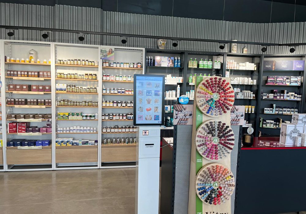 Recepción de la Farmacia Ciudad Deportiva La Nucía, Alicante