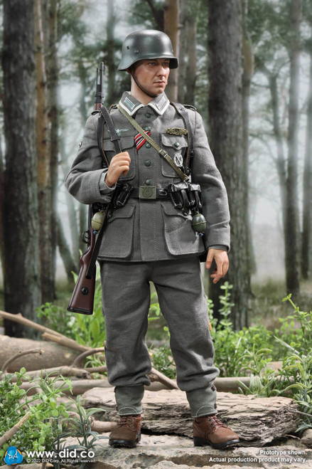 1/6 Scale WWII German Communication 3 WH Radio Operator - Gerd