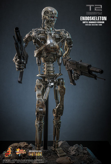Hot Toys (MMS840D77) 1/6 Scale Terminator 2: Judgment Day - Endoskeleton Figure (Battle Damaged Version)