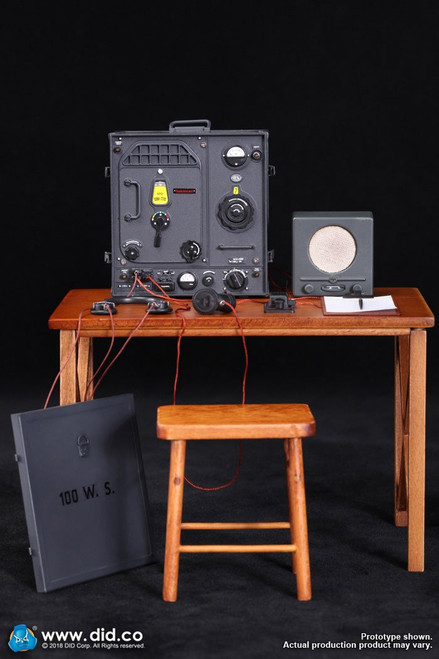 1/6 Scale WWII German Communication 3 WH Radio Operator - Gerd Figure by DID