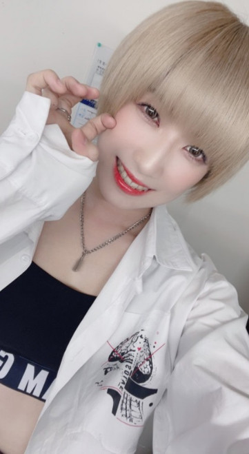 HKP Presents HISSASTU EMOMOMOMO7 MARCH CHEKI SESSION - Yui