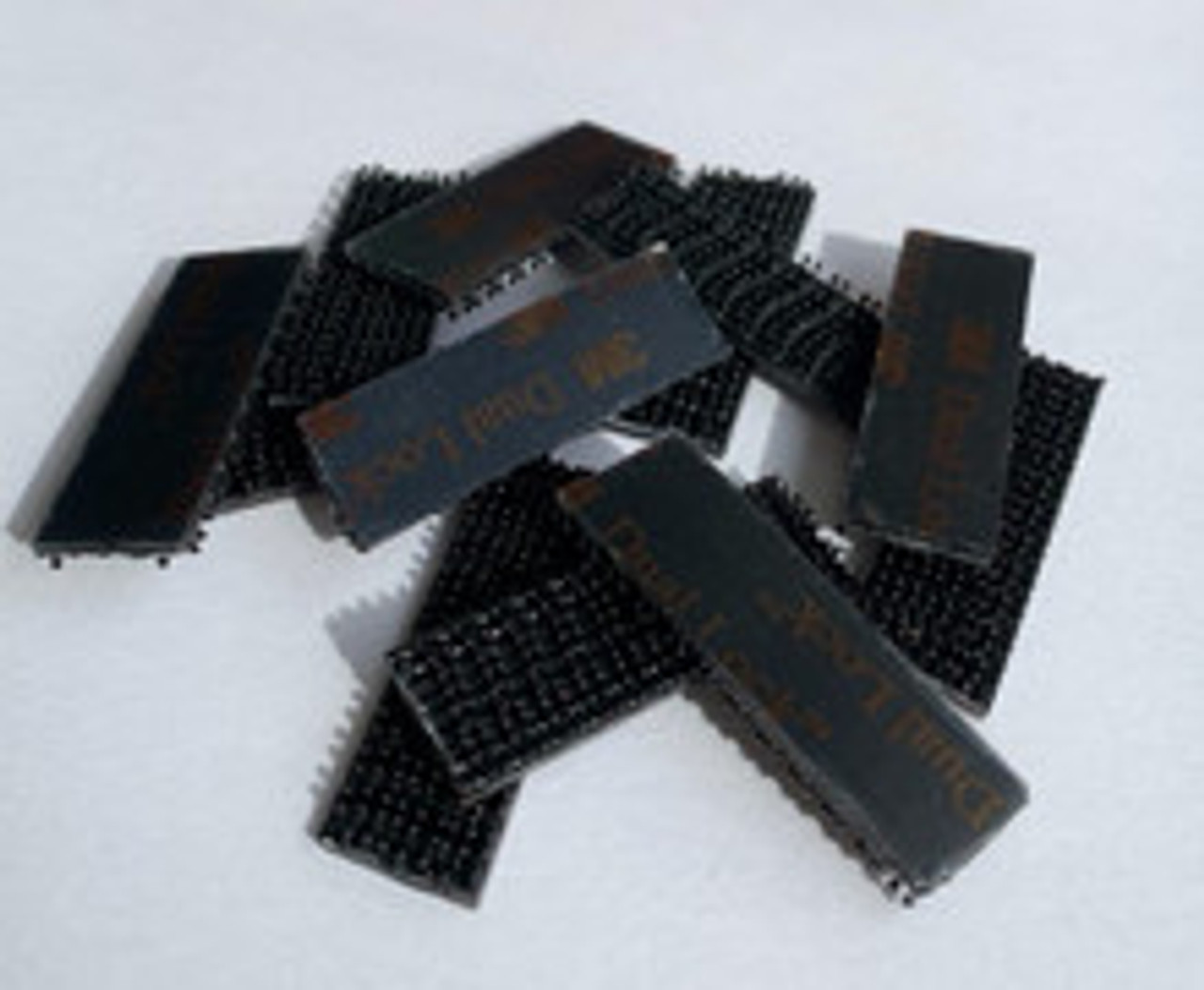 3M Dual Lock MP3551CF/MP3552CF - self-adhesive reclosable fastener - 25 mm  x 4.5 m - black - 7100276500 - Office Basics 