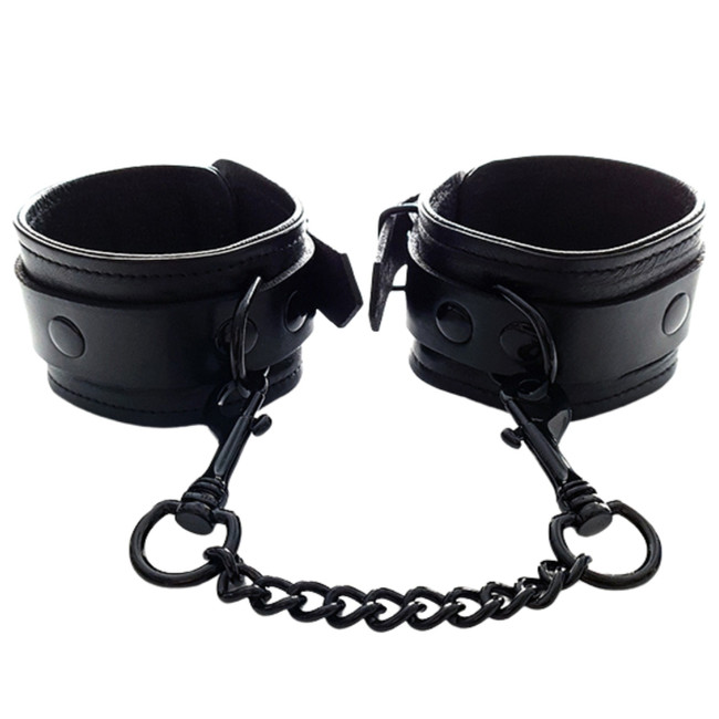 ROUGE LEATHER WRIST CUFFS IN BLACK WITH BLACK ACCESSORIES