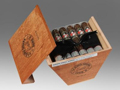 La Gloria Cubana Cigars Serie R Esteli No. Sixty-Four 18 Ct. Box 6.25X64, open wooden cigar box containing 18 cigars with red and black bands inside a black lining.