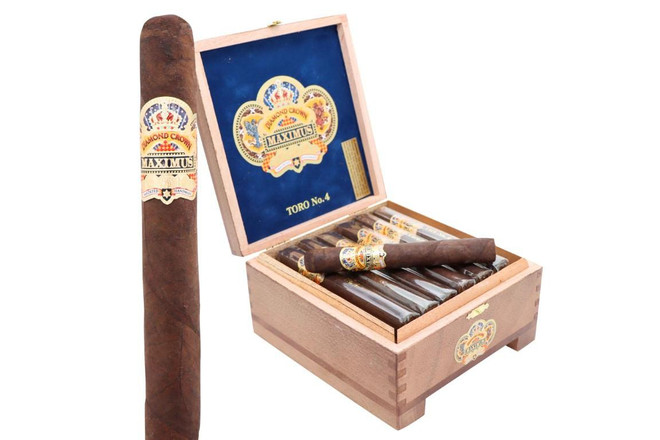 Diamond Crown Maximus Toro #4 Cigars 20Ct. Box, open wooden box with cigars inside and one cigar outside, displaying the cigar's label and dark brown color.