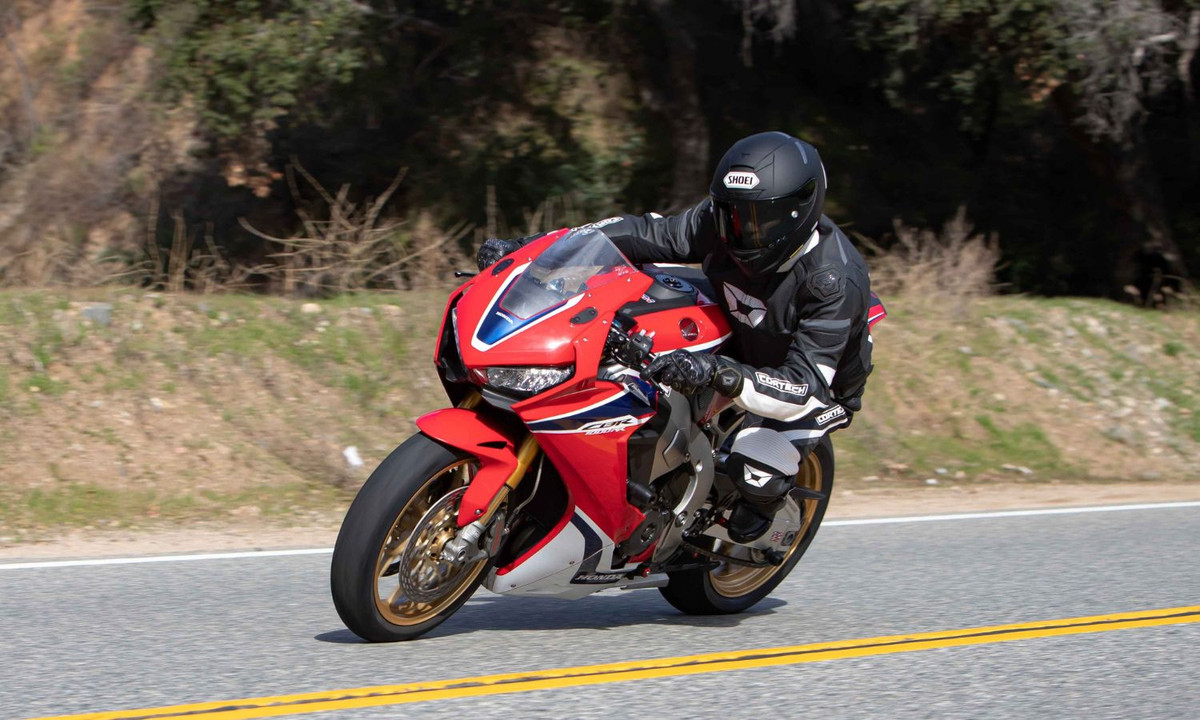 Motorcycle Death Wobble Explained: How to Handle Rare Motorcycle Incidents